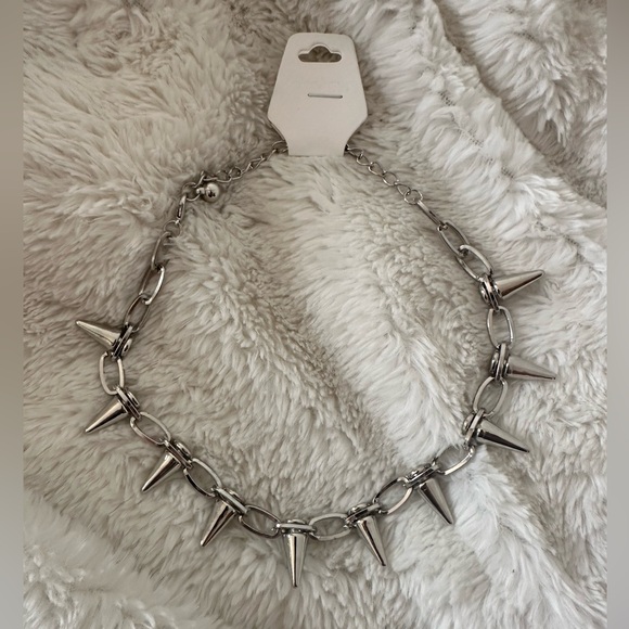 Disturbia Jewelry - $2 in Bundle💟 Spiked Necklace- Silver
